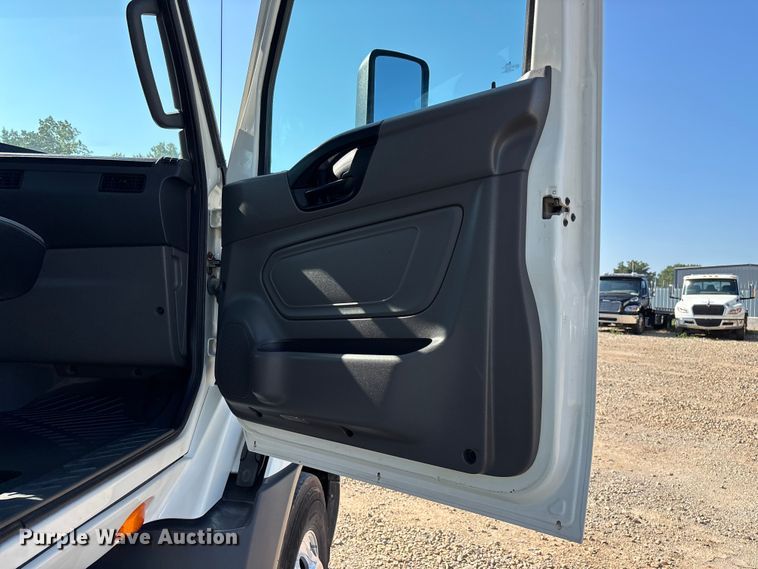 image for item YA4094 2019 International RH613 semi truck