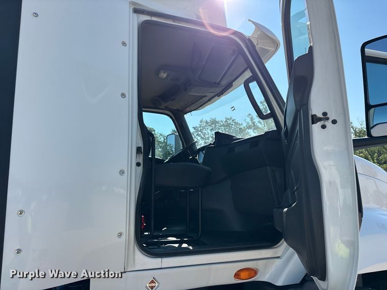 image for item YA4094 2019 International RH613 semi truck