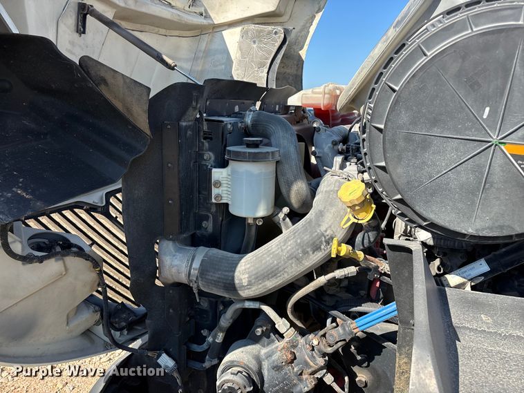 image for item YA4094 2019 International RH613 semi truck