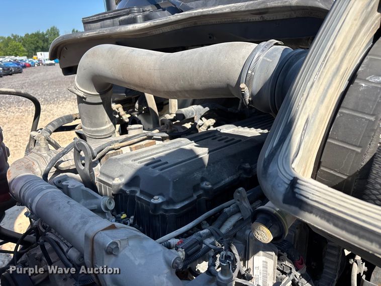 image for item YA4094 2019 International RH613 semi truck