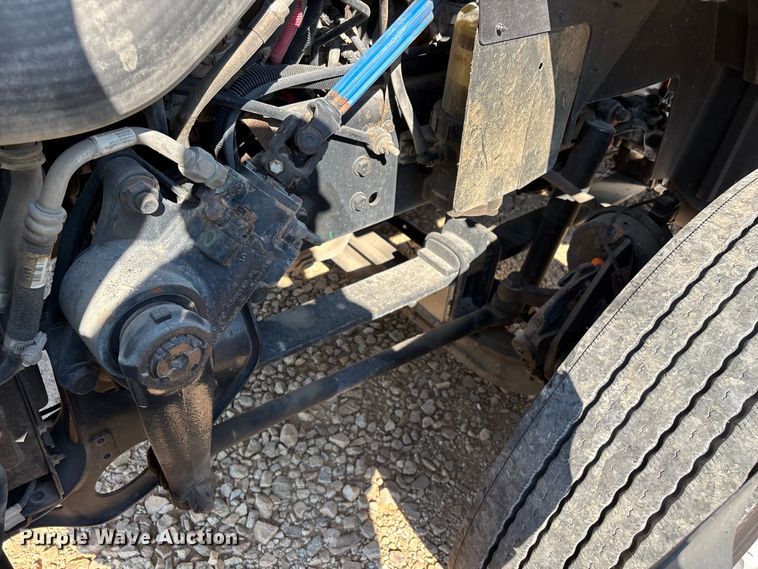 image for item YA4094 2019 International RH613 semi truck