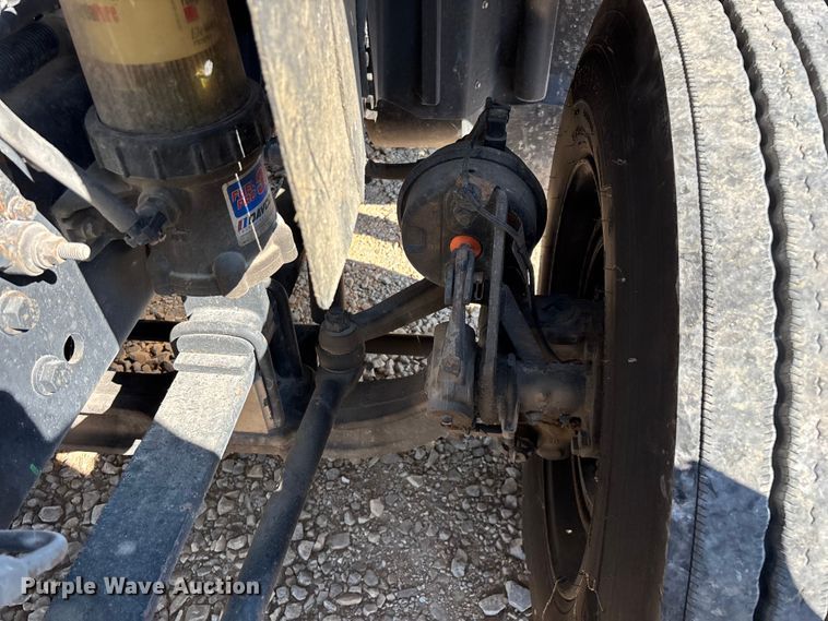 image for item YA4094 2019 International RH613 semi truck