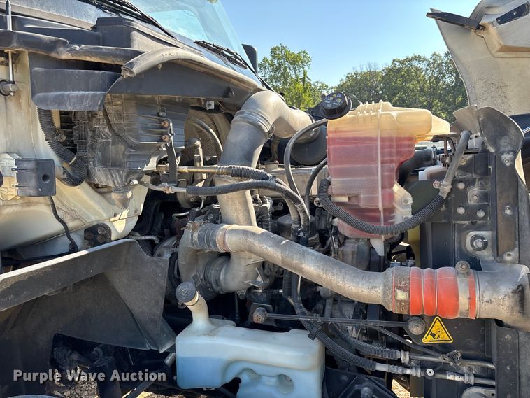 image for item YA4094 2019 International RH613 semi truck