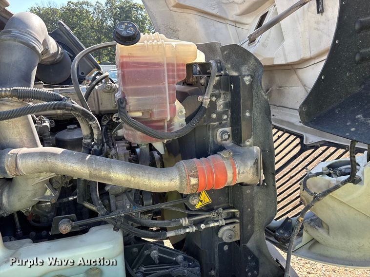 image for item YA4094 2019 International RH613 semi truck