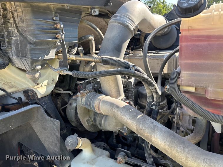 image for item YA4094 2019 International RH613 semi truck