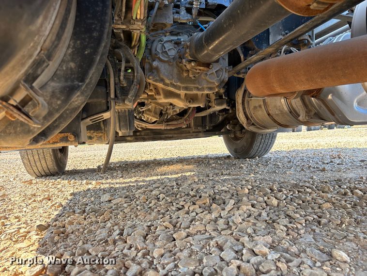 image for item YA4094 2019 International RH613 semi truck