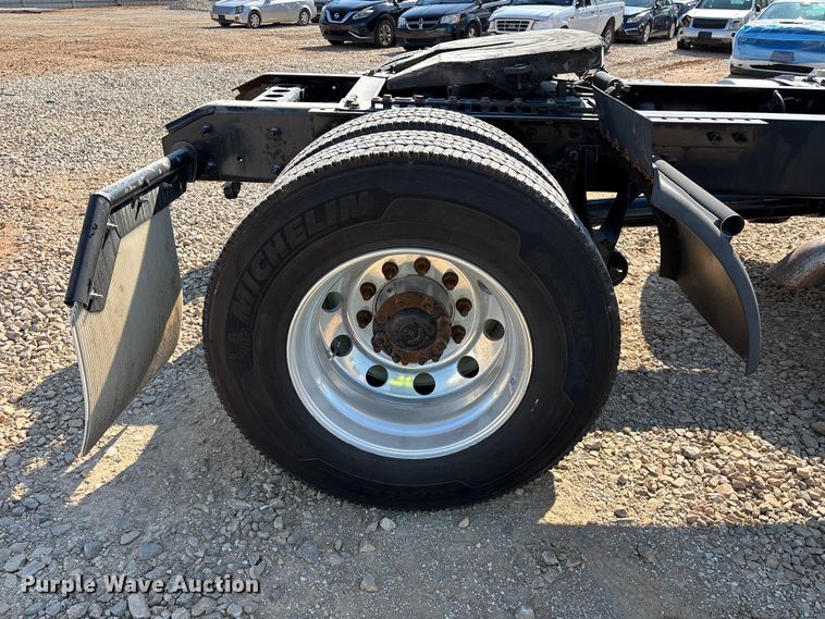 image for item YA4094 2019 International RH613 semi truck