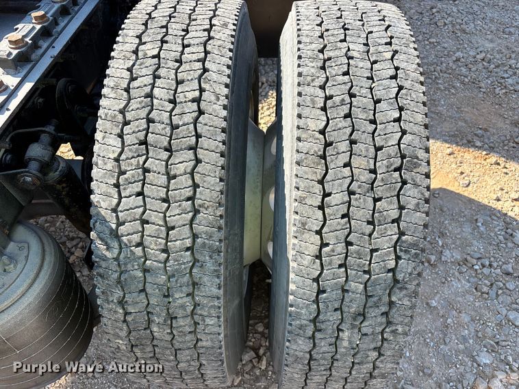 image for item YA4094 2019 International RH613 semi truck