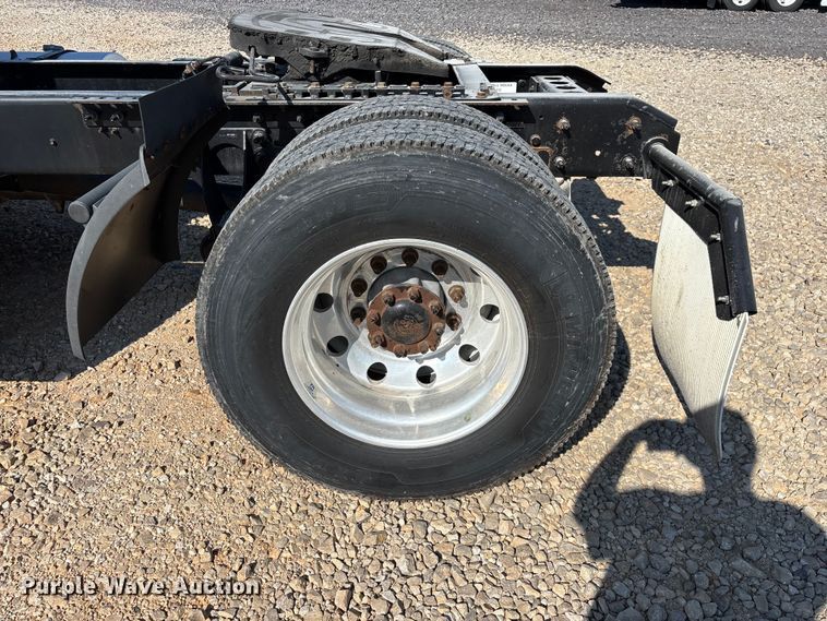 image for item YA4094 2019 International RH613 semi truck