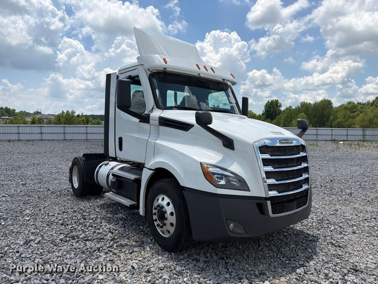 image for item YA4095 2021 Freightliner Cascadia semi truck