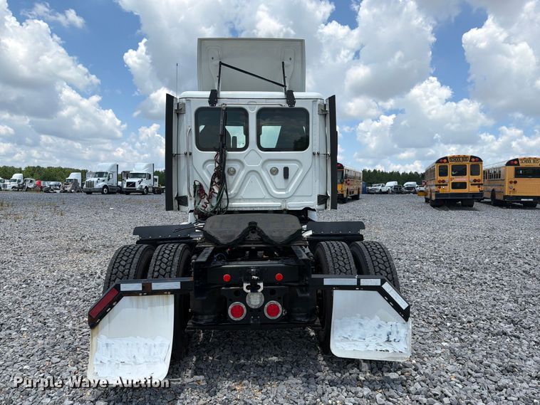image for item YA4095 2021 Freightliner Cascadia semi truck