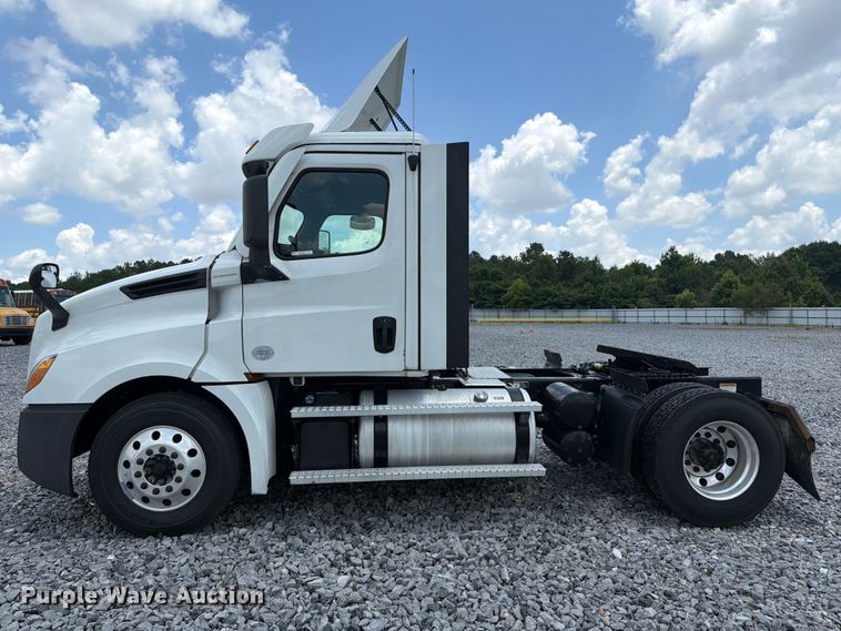 image for item YA4095 2021 Freightliner Cascadia semi truck