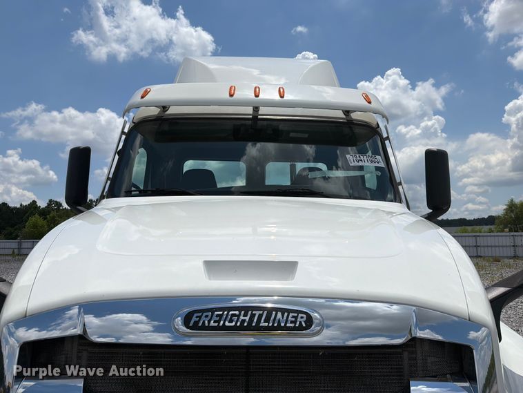image for item YA4095 2021 Freightliner Cascadia semi truck