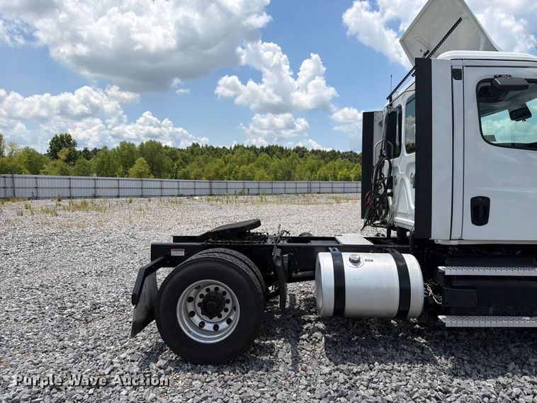 image for item YA4095 2021 Freightliner Cascadia semi truck