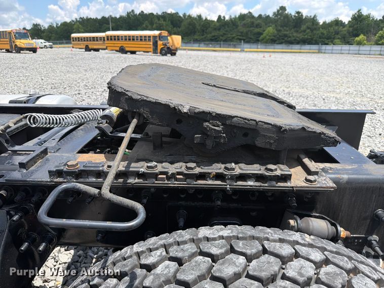 image for item YA4095 2021 Freightliner Cascadia semi truck