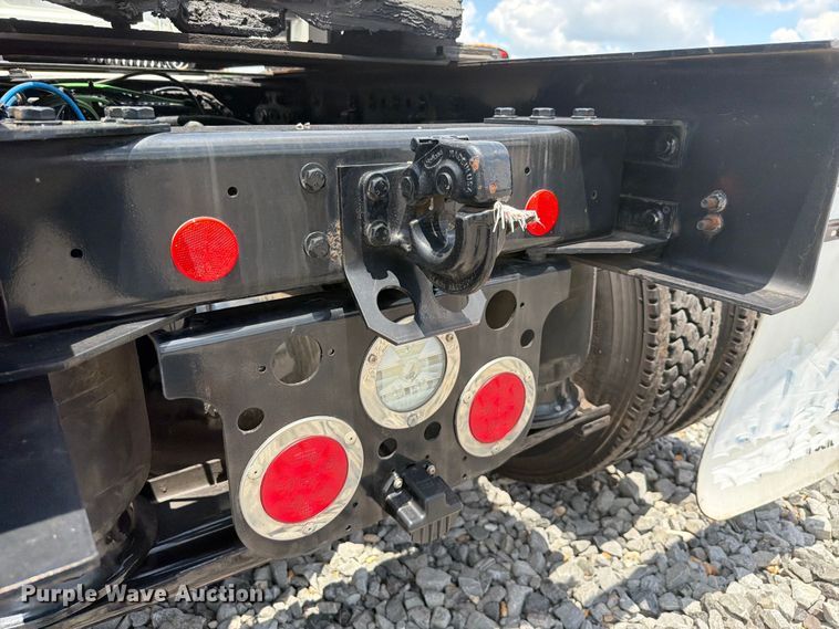image for item YA4095 2021 Freightliner Cascadia semi truck