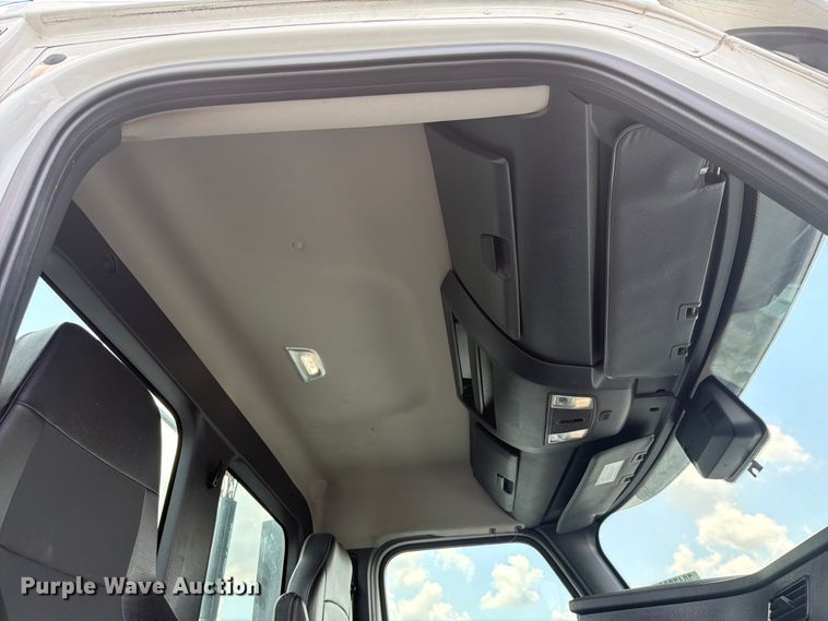 image for item YA4095 2021 Freightliner Cascadia semi truck