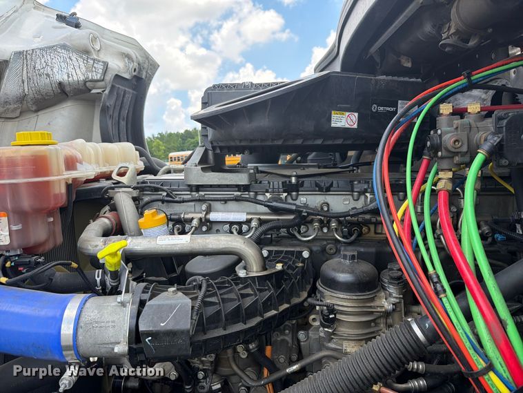 image for item YA4095 2021 Freightliner Cascadia semi truck