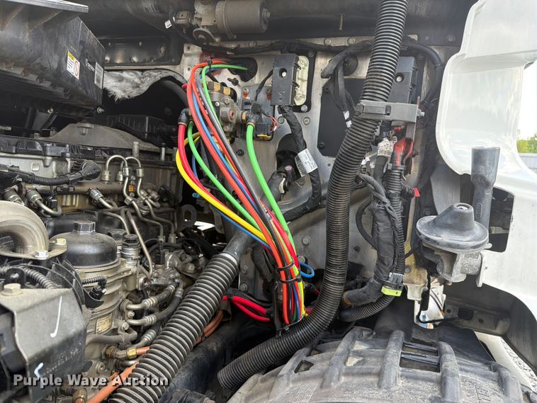 image for item YA4095 2021 Freightliner Cascadia semi truck