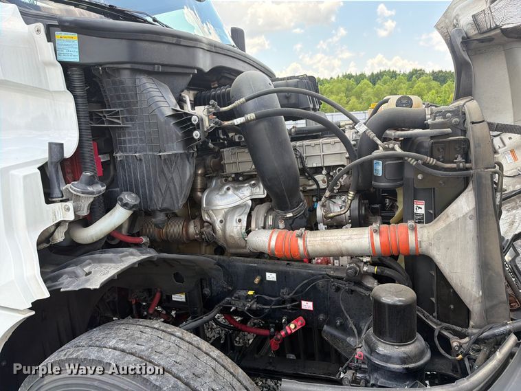 image for item YA4095 2021 Freightliner Cascadia semi truck