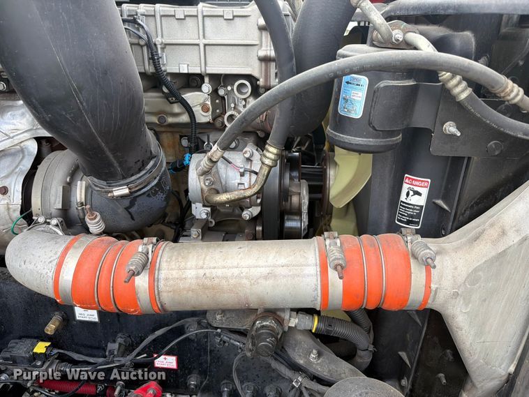 image for item YA4095 2021 Freightliner Cascadia semi truck