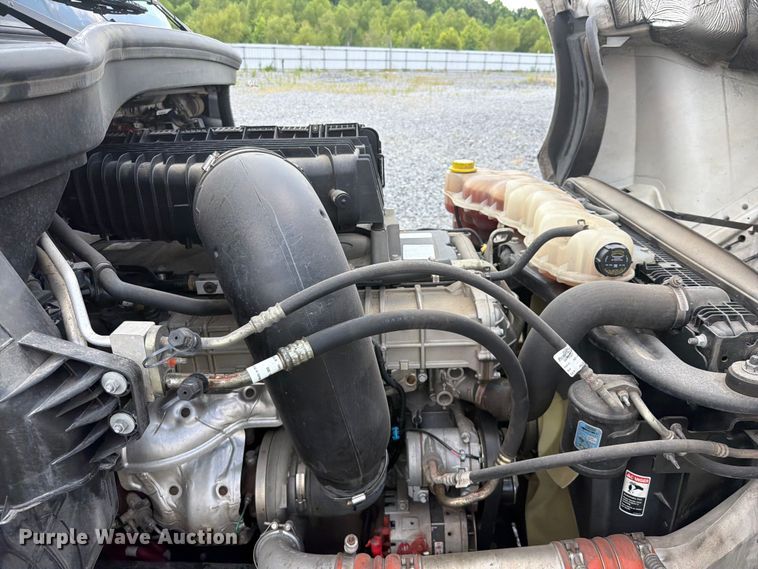image for item YA4095 2021 Freightliner Cascadia semi truck