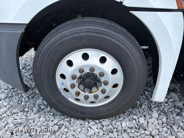 image for item YA4095 2021 Freightliner Cascadia semi truck