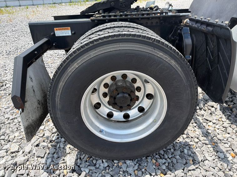 image for item YA4095 2021 Freightliner Cascadia semi truck