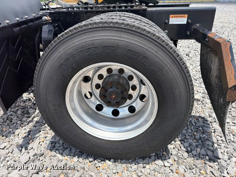image for item YA4095 2021 Freightliner Cascadia semi truck
