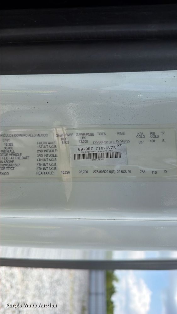 image for item YA4095 2021 Freightliner Cascadia semi truck