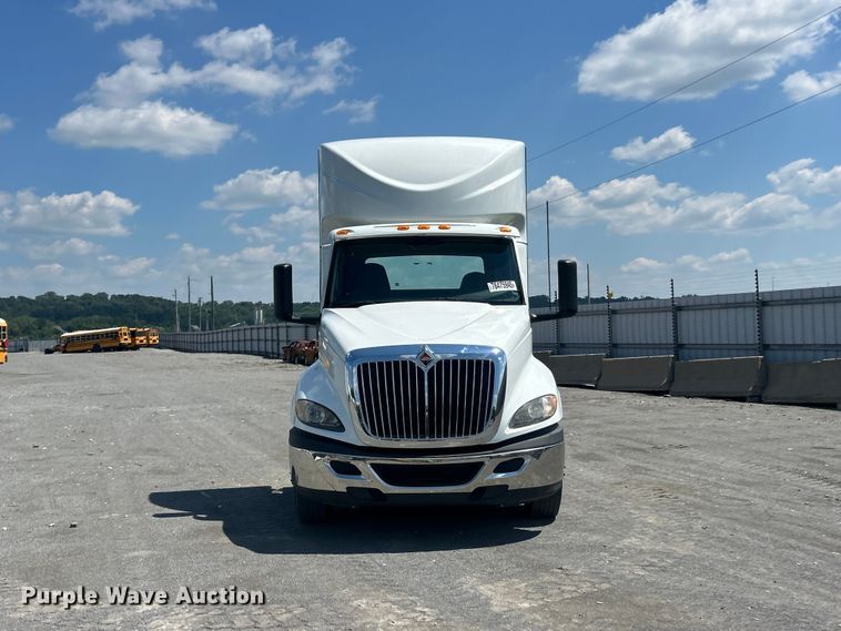 image for item YA4096 2019 International RH613 semi truck