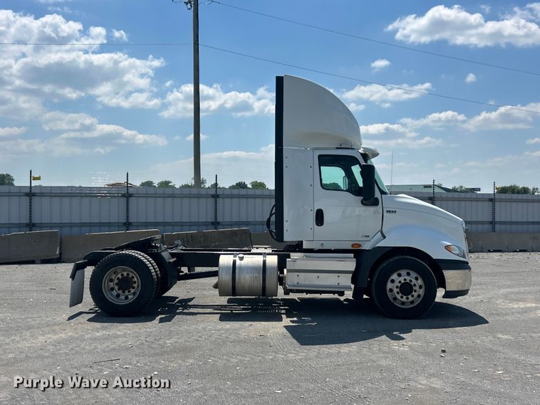image for item YA4096 2019 International RH613 semi truck