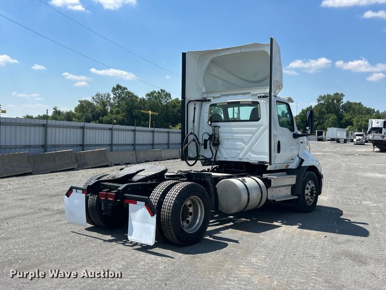 image for item YA4096 2019 International RH613 semi truck