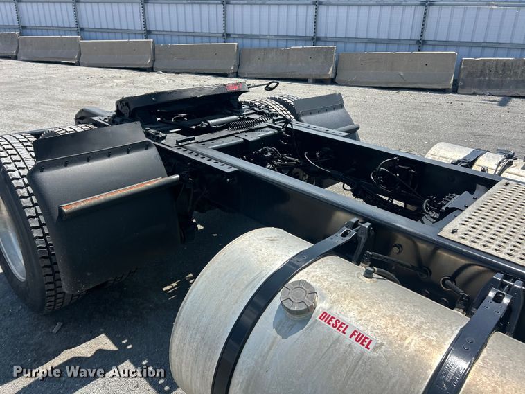 image for item YA4096 2019 International RH613 semi truck