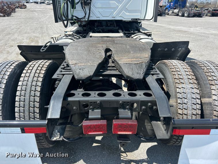 image for item YA4096 2019 International RH613 semi truck