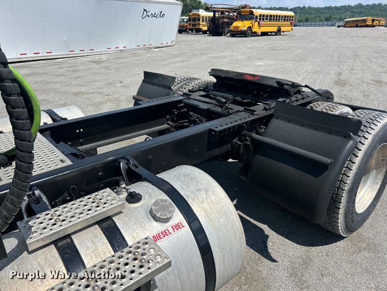 image for item YA4096 2019 International RH613 semi truck