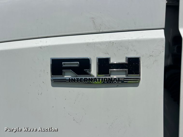 image for item YA4096 2019 International RH613 semi truck