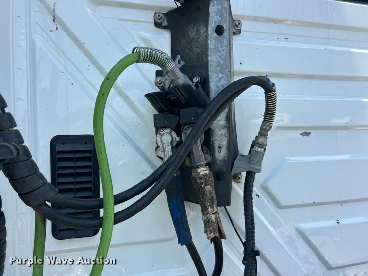 image for item YA4096 2019 International RH613 semi truck