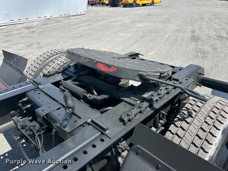 image for item YA4096 2019 International RH613 semi truck