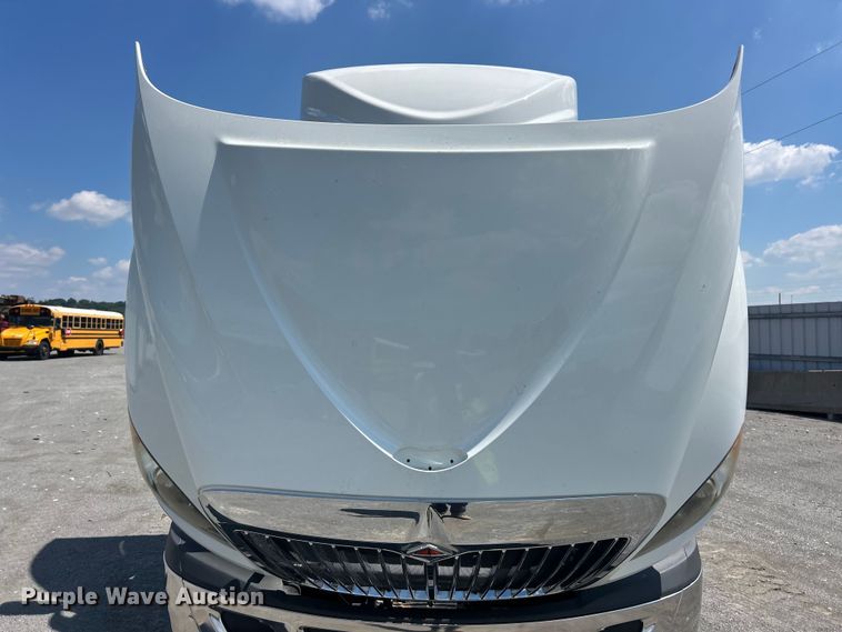 image for item YA4096 2019 International RH613 semi truck