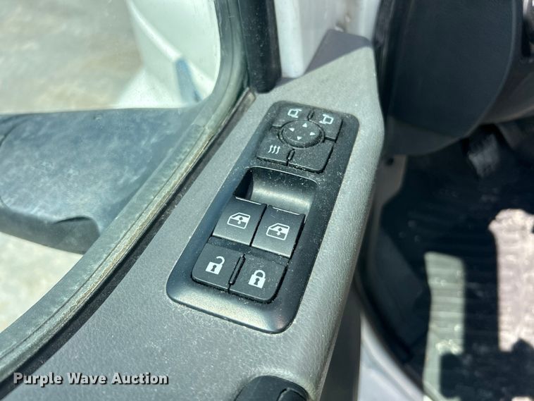 image for item YA4096 2019 International RH613 semi truck