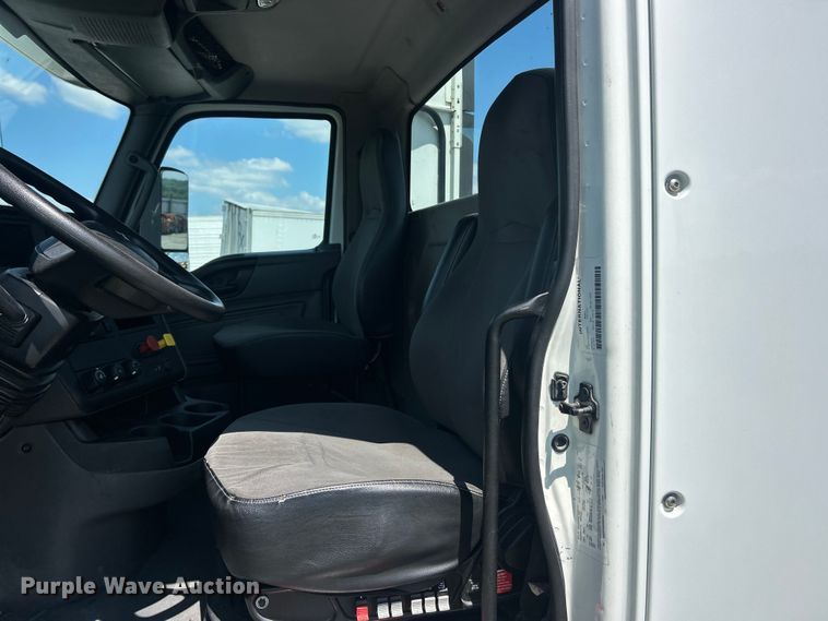 image for item YA4096 2019 International RH613 semi truck