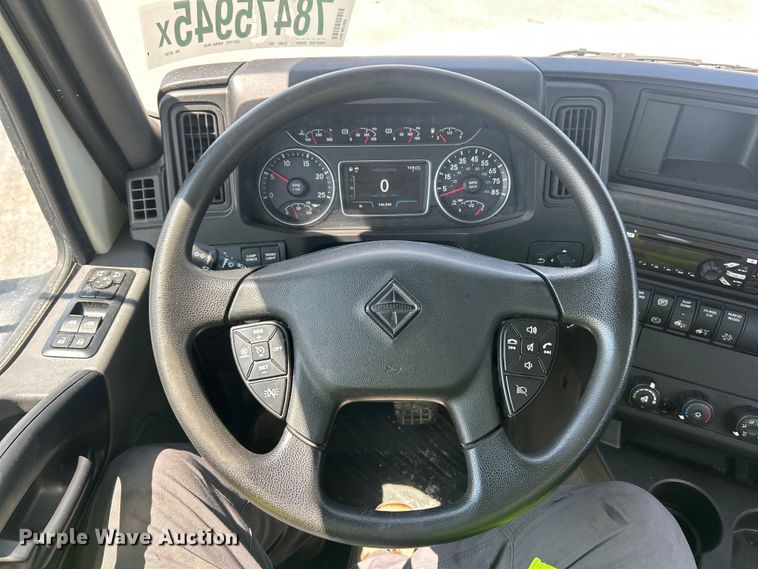 image for item YA4096 2019 International RH613 semi truck