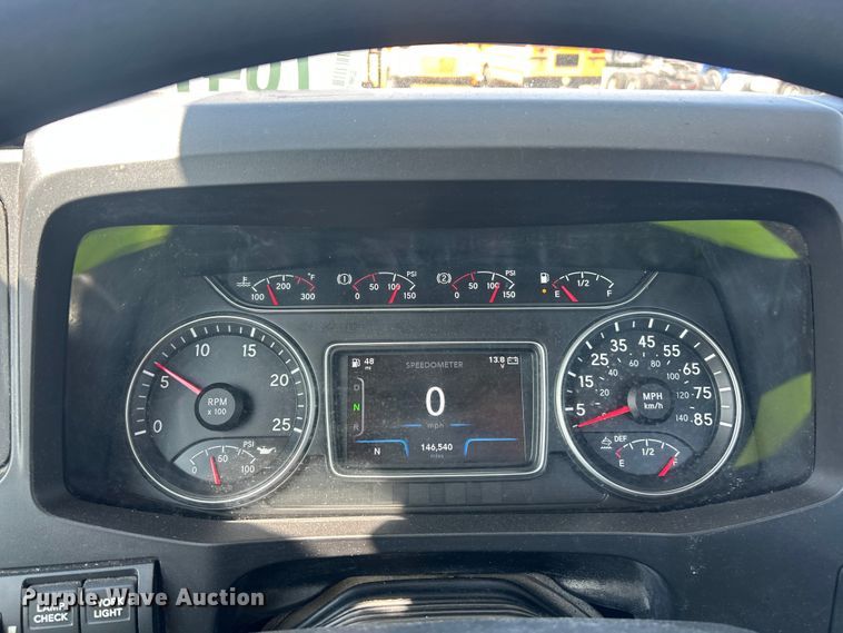 image for item YA4096 2019 International RH613 semi truck