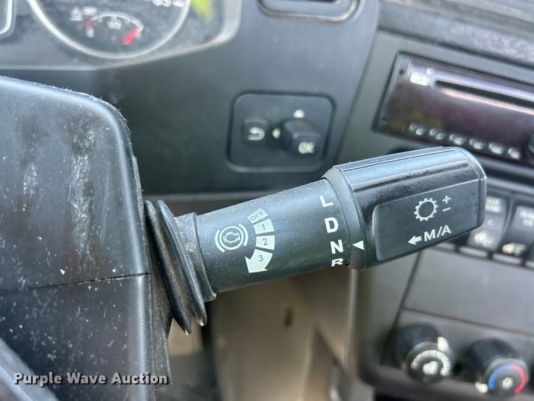 image for item YA4096 2019 International RH613 semi truck