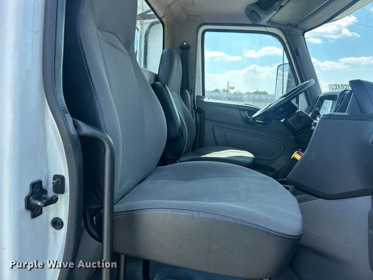 image for item YA4096 2019 International RH613 semi truck