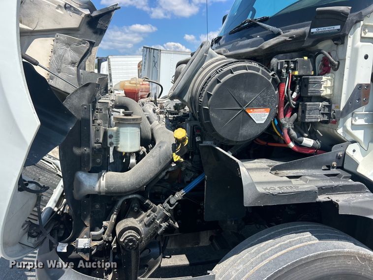 image for item YA4096 2019 International RH613 semi truck