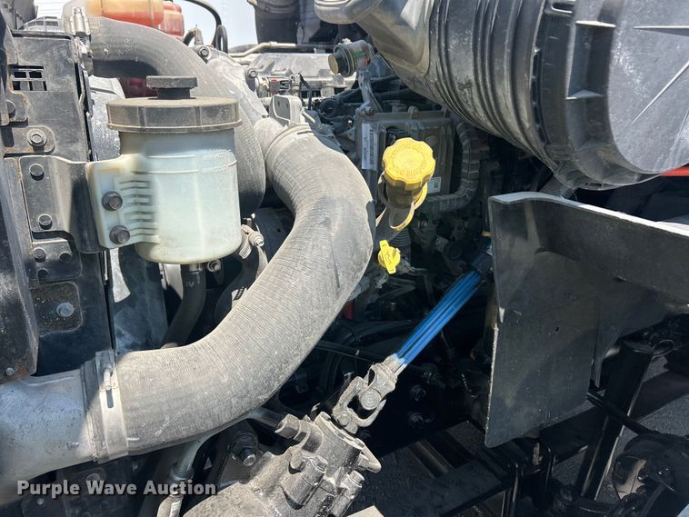 image for item YA4096 2019 International RH613 semi truck