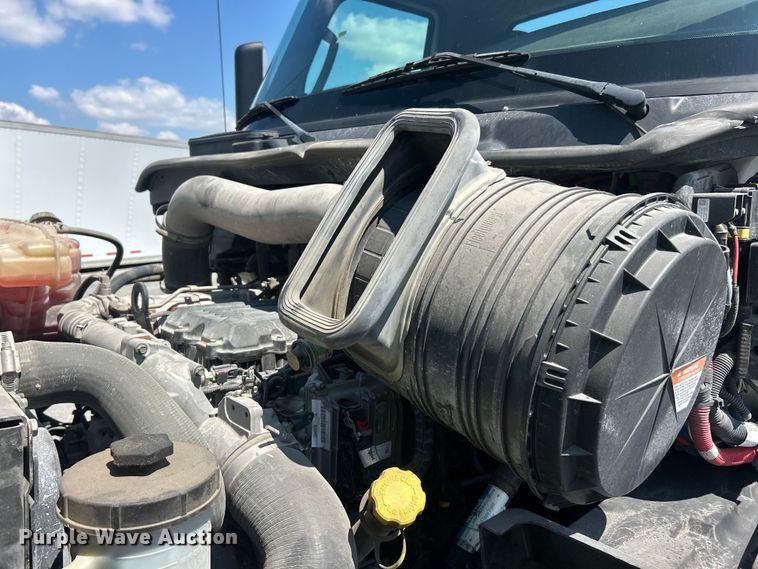 image for item YA4096 2019 International RH613 semi truck