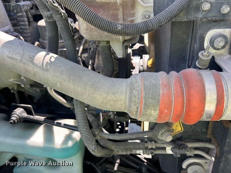 image for item YA4096 2019 International RH613 semi truck